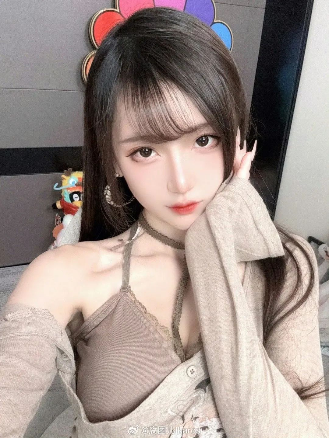 宅男女神腐团儿cos圣诞小鹿,一双大长腿十分迷人,网友热评:这都没被封!