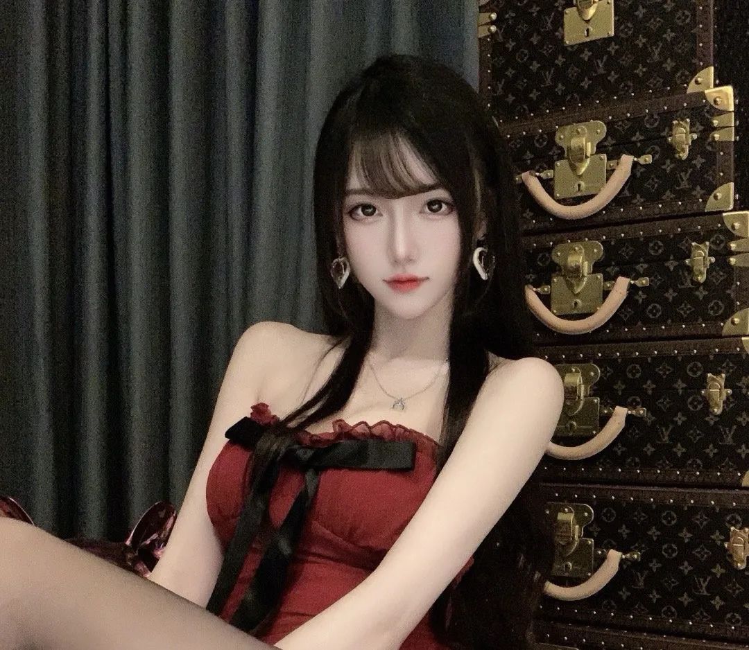 宅男女神腐团儿cos圣诞小鹿,一双大长腿十分迷人,网友热评:这都没被封!