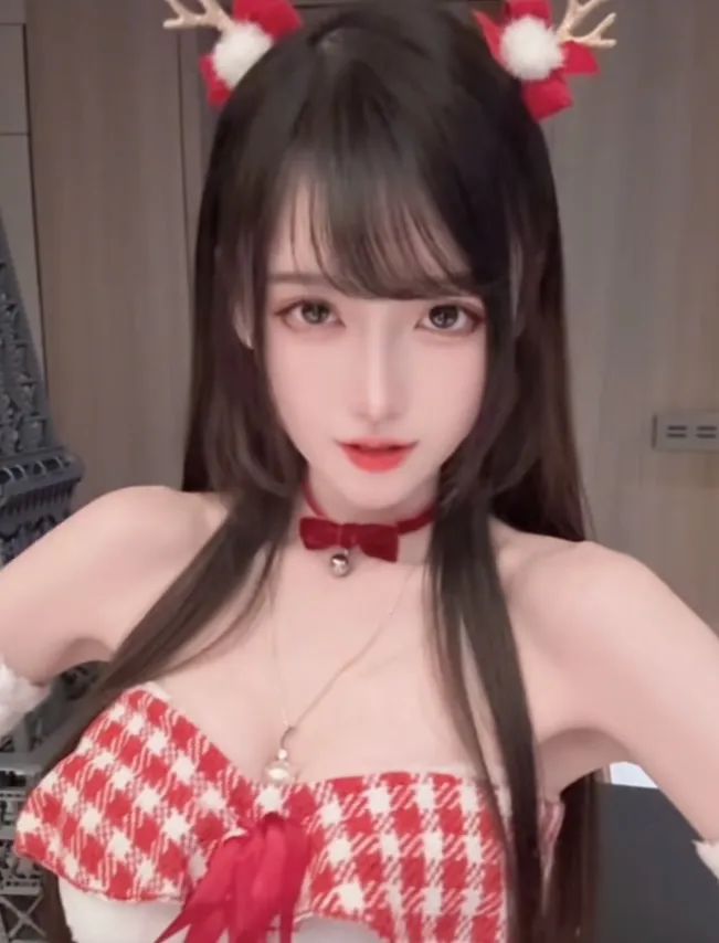 宅男女神腐团儿cos圣诞小鹿,一双大长腿十分迷人,网友热评:这都没被封!