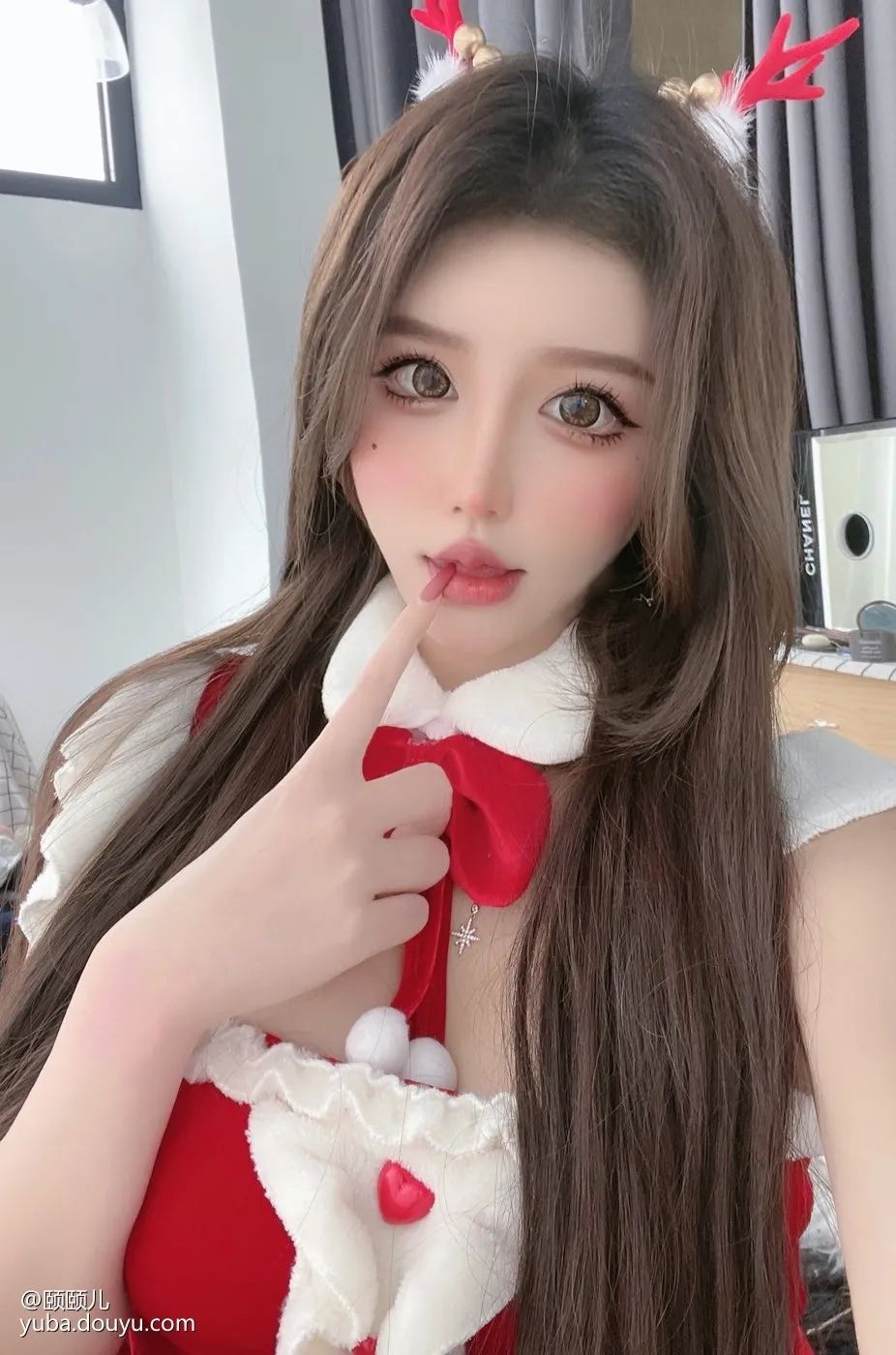 女主播自曝想跟大哥恋爱，无奈大哥无意只想欣赏女主播跳舞，爱情仅维持两天就结束了！