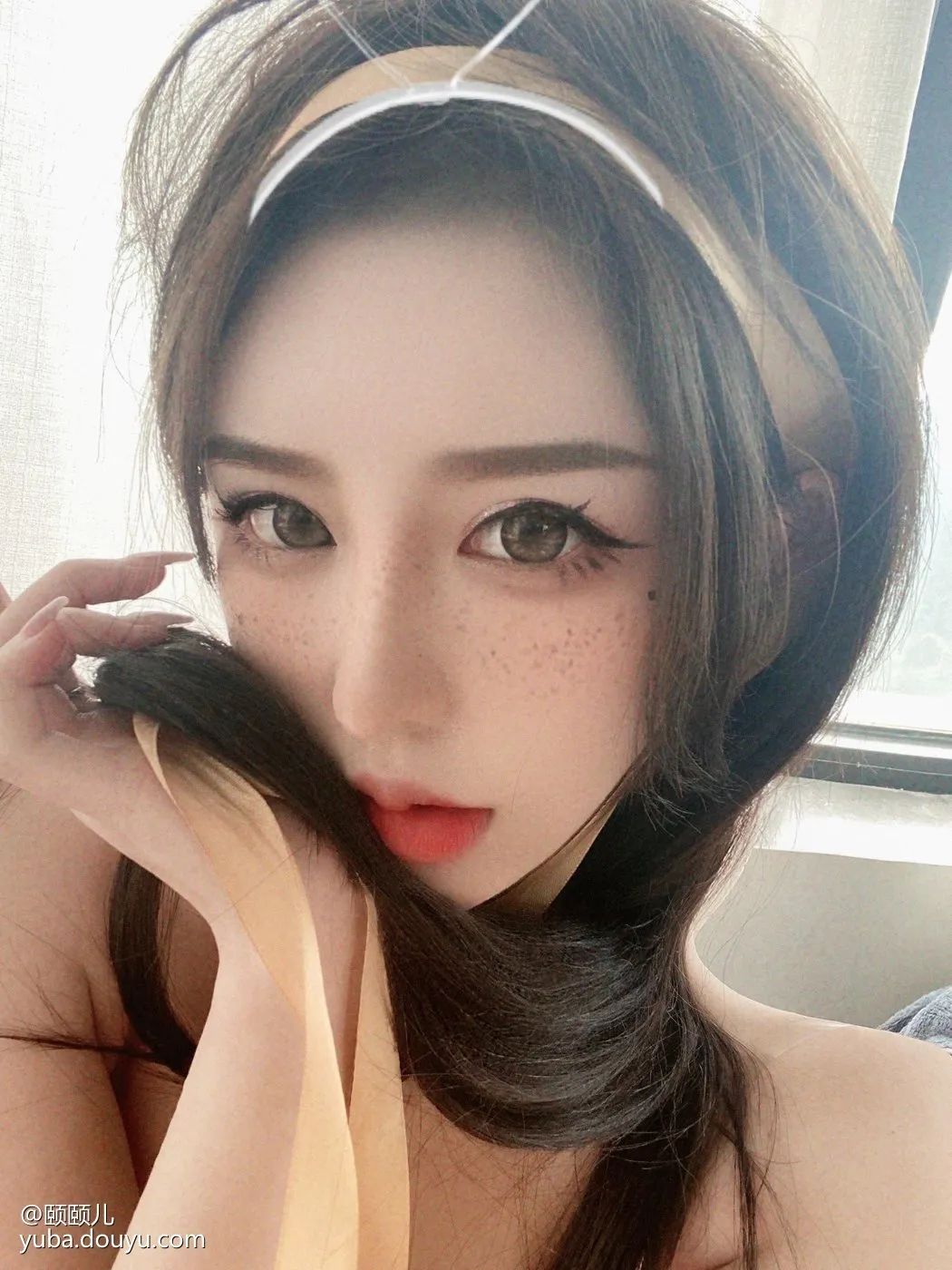 女主播自曝想跟大哥恋爱，无奈大哥无意只想欣赏女主播跳舞，爱情仅维持两天就结束了！