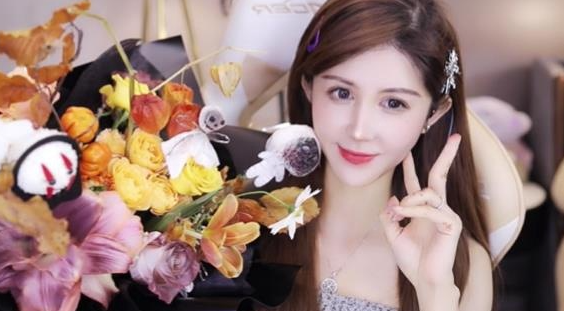 女主播透露自己赚了6千万！让直播间的大哥都羡慕了！网友：欢乐豆吗？