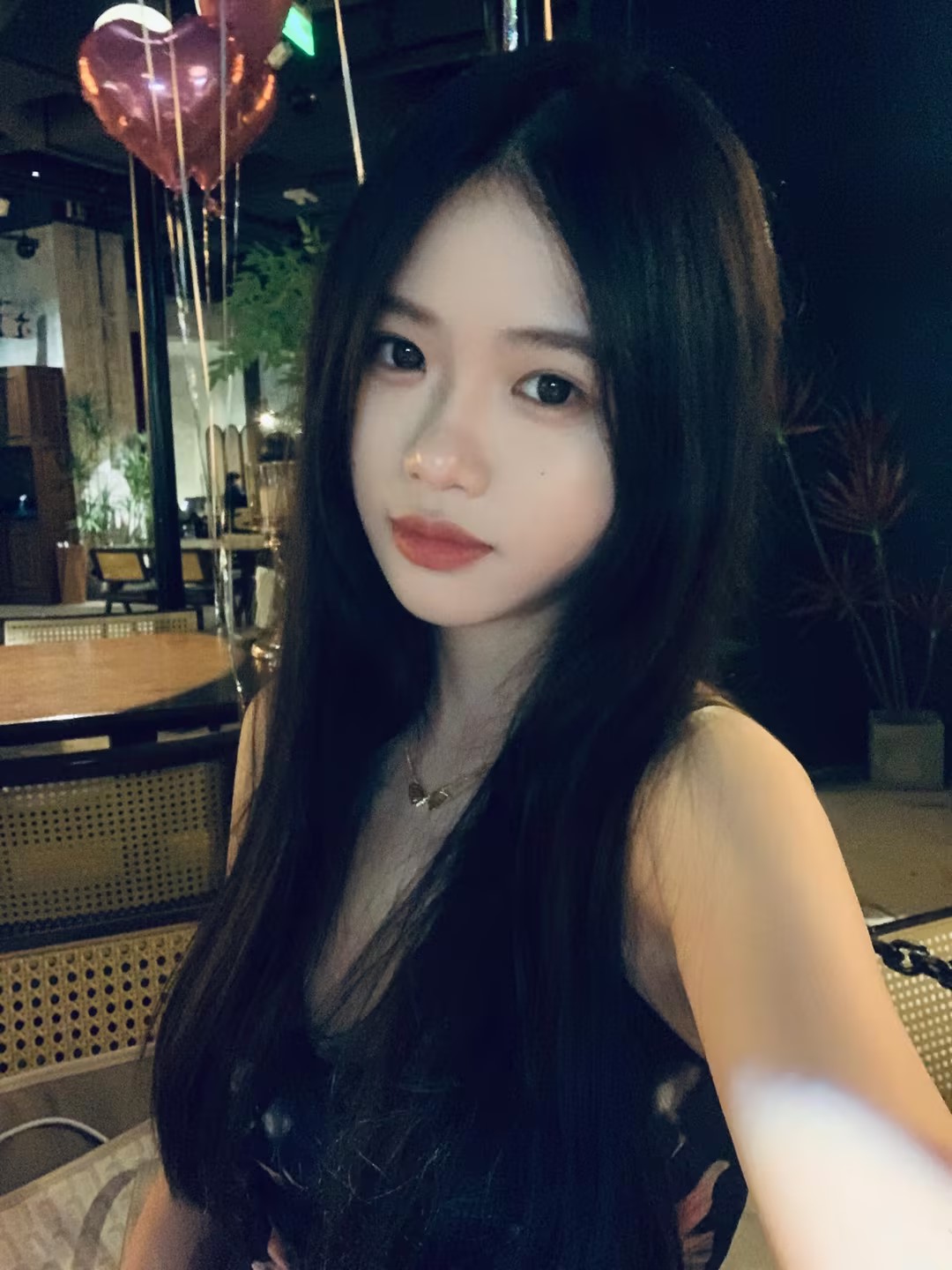 抖音小璐姐姐（本名王璐）与男友自拍流出，爱意浓浓