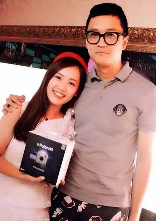 马蓉离婚后千万财产，金发颜值惊艳