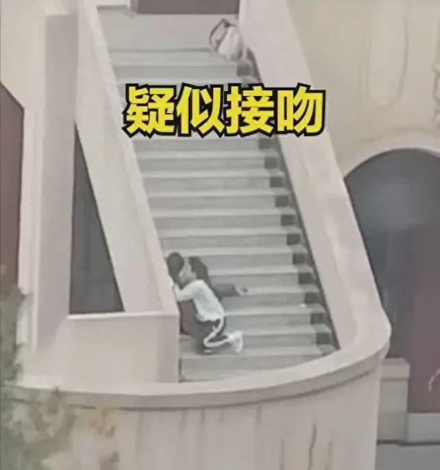 兰州交大情侣公共楼梯亲密瞬间，不雅行为掀起网络波澜