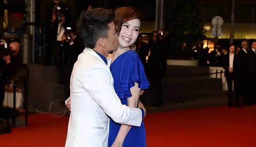 马蓉离婚后千万财产，金发颜值惊艳
