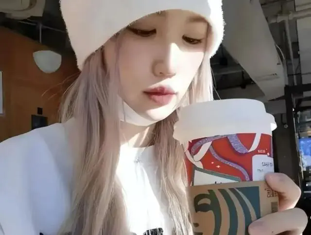 马蓉离婚后千万财产，金发颜值惊艳